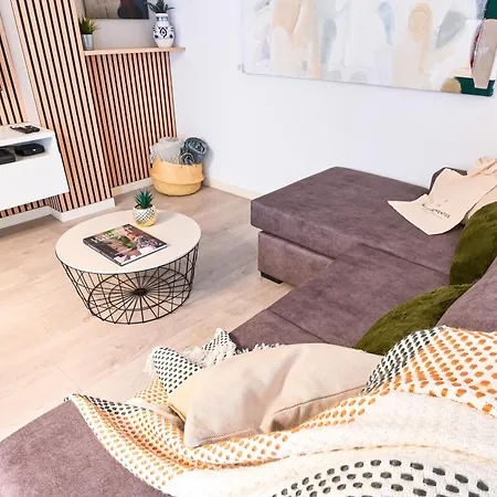 Charming Garden By Se